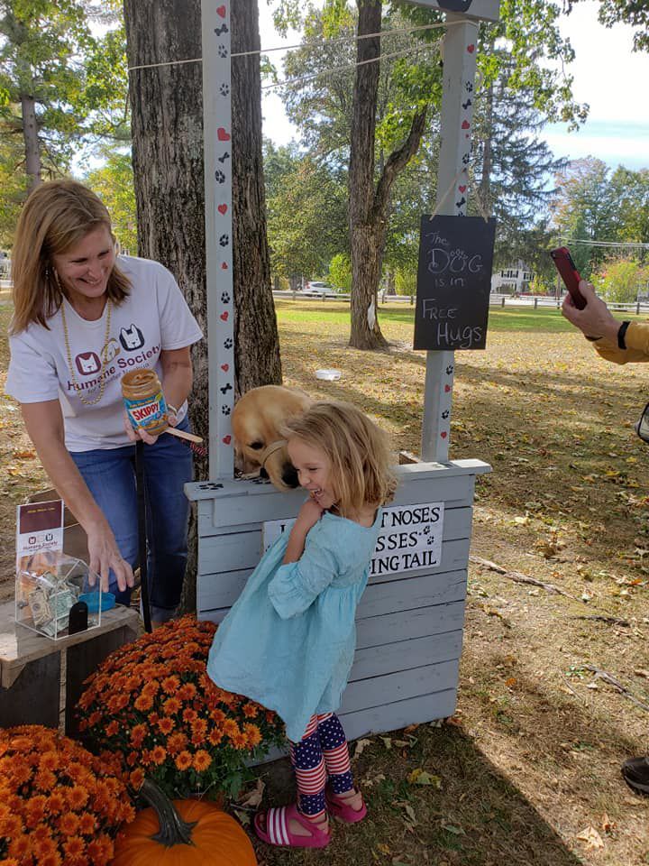Canine kissing booth